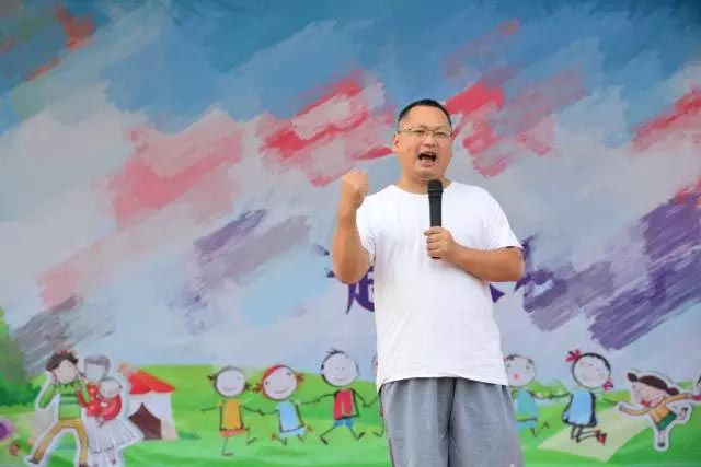 廣東博皓公司總經(jīng)理、鷹之家班主任尹總，為我們本次運(yùn)動會致開幕詞
