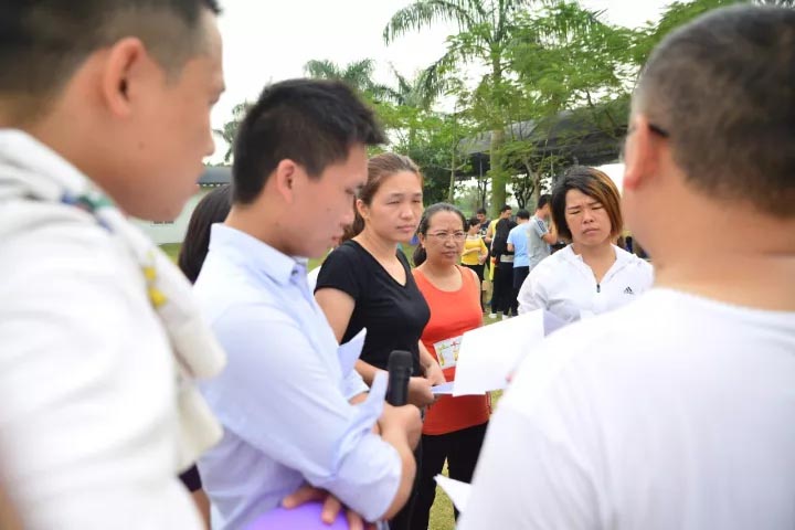 口哨發(fā)令、旗幟落下，比賽的完美呈現(xiàn)，離不開裁判員的辛苦付出，低調(diào)是他們的代名詞