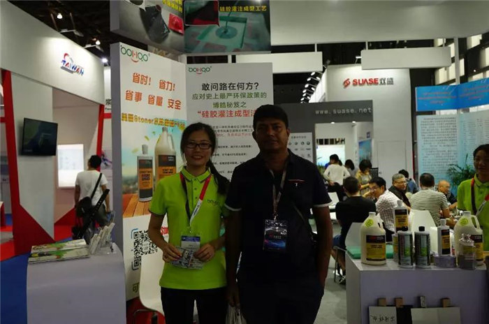 每一位光臨廣東博皓展位的客人都是我們遠方而來的朋友，坐下來喝喝茶、吃吃點心水果，一起聊聊復(fù)材那些事-4