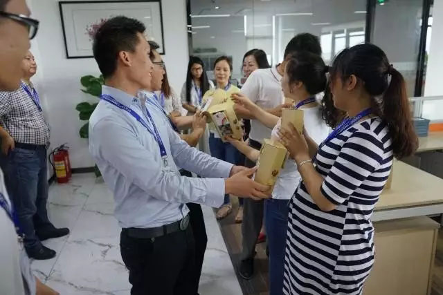 送上節(jié)日的祝福，你辛苦了