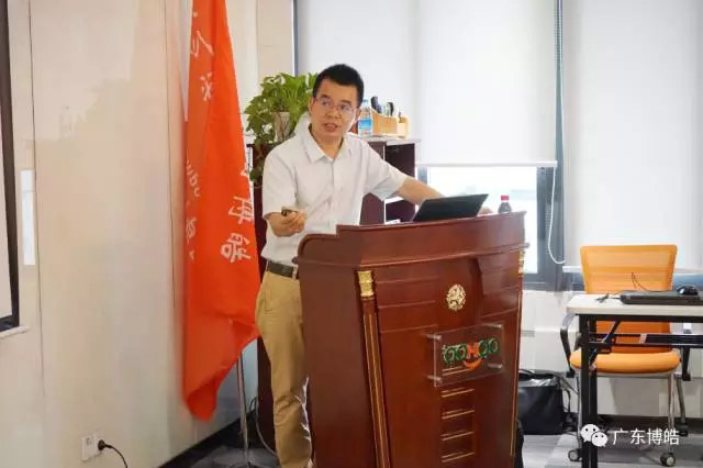 金陵力聯(lián)思有限公司工程師徐秀華講解《樹脂、膠衣產(chǎn)品知識(shí)及應(yīng)用》